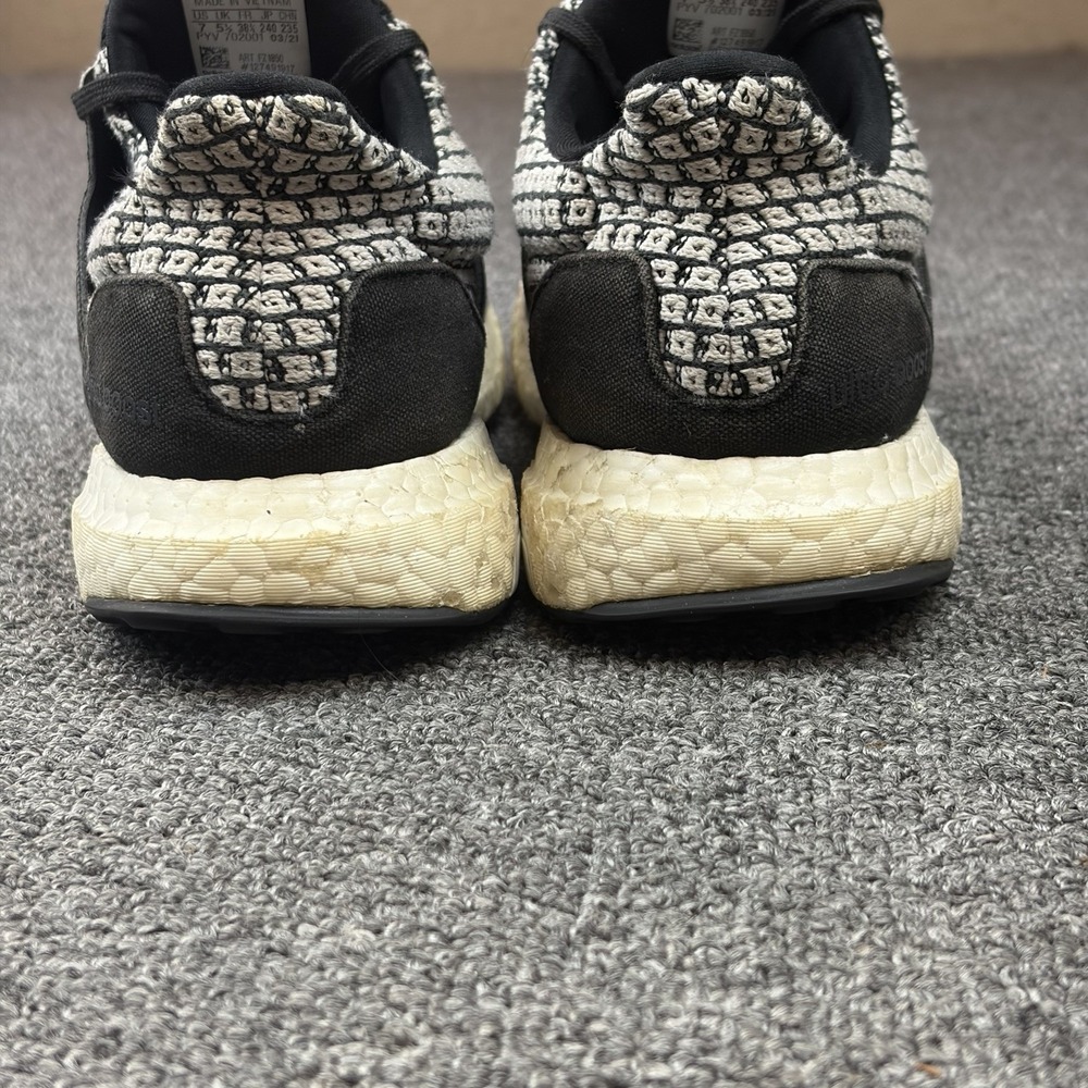 Adidas Ultraboost 5.0 DNA Womens Size 7 Black White Running Shoes FZ1850 - Picture 6 of 10